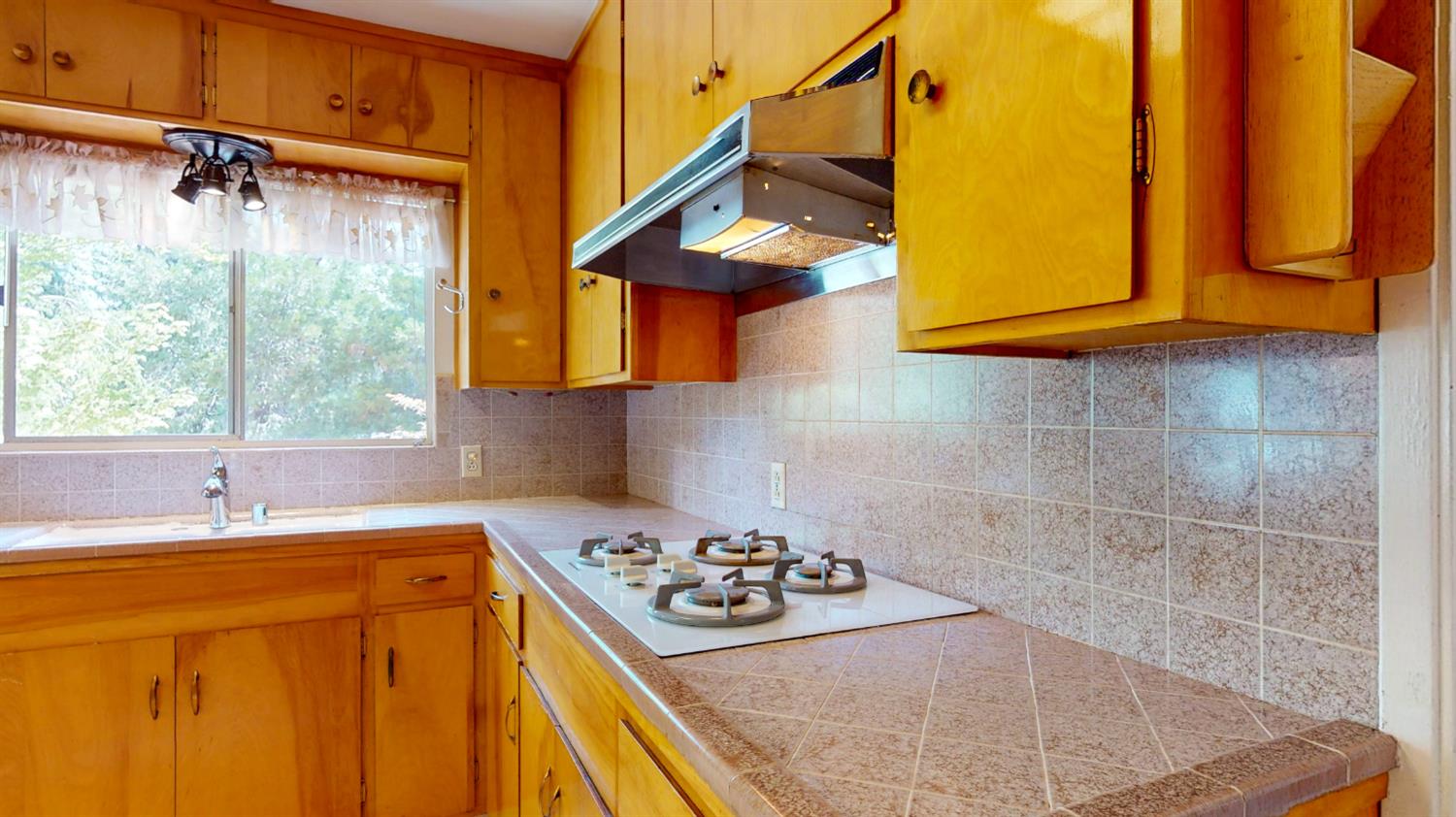 Detail Gallery Image 12 of 43 For 15604 Ridge Estates Rd, Nevada City,  CA 95959 - 2 Beds | 1/1 Baths