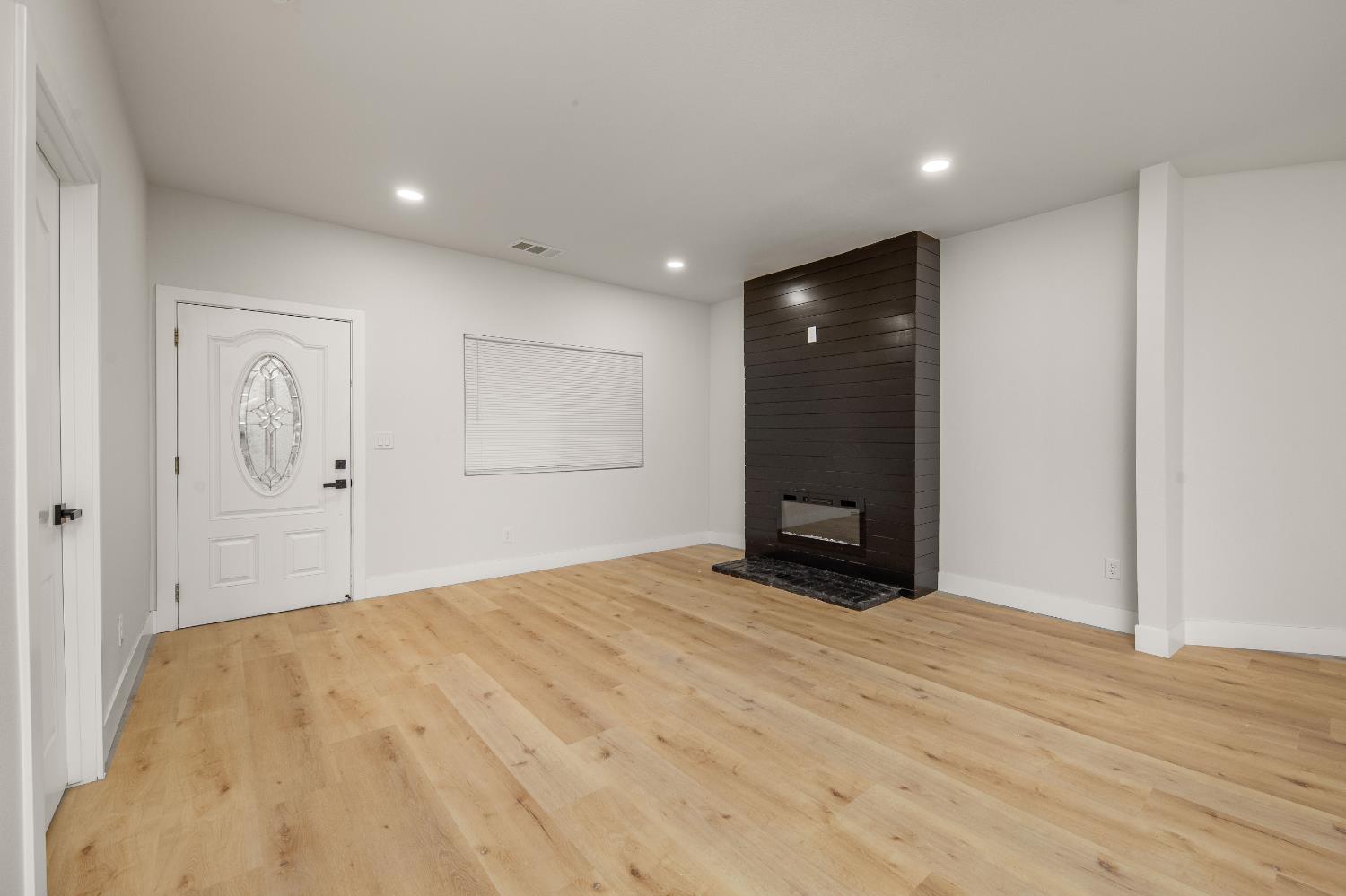 Detail Gallery Image 24 of 38 For 644 N Airport Way, Stockton,  CA 95205 - 3 Beds | 2 Baths
