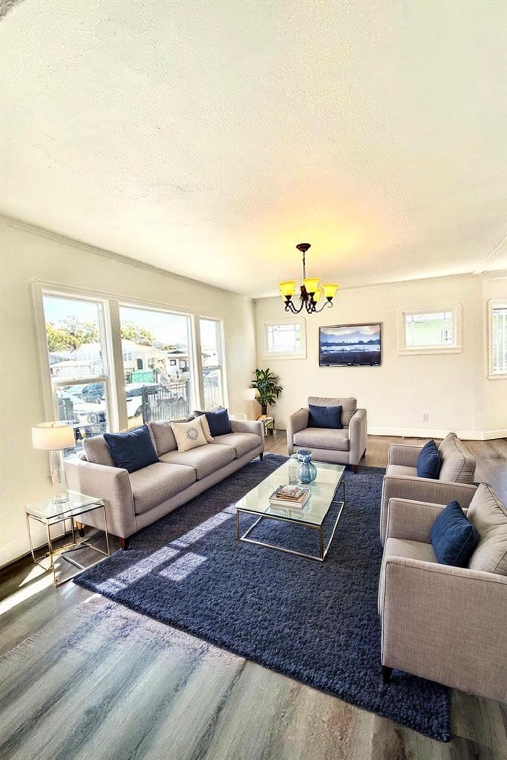 Detail Gallery Image 3 of 35 For 6905 Halliday Ave, Oakland,  CA 94605 - 2 Beds | 1 Baths
