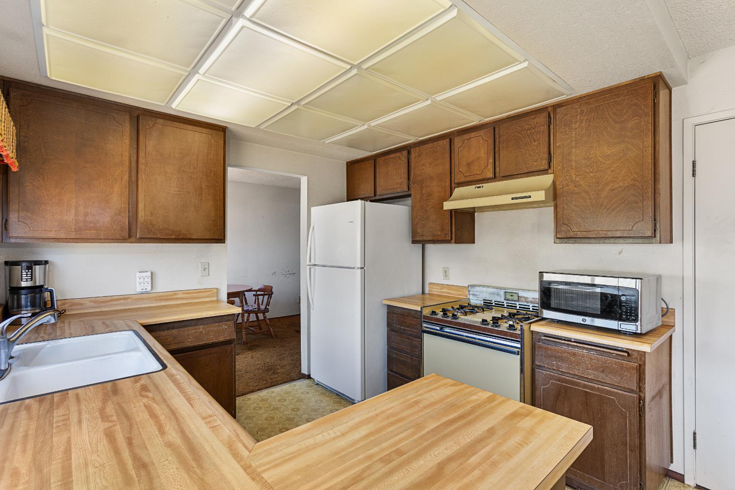Detail Gallery Image 5 of 26 For 9251 Carla Way, Sacramento,  CA 95826 - 4 Beds | 2/1 Baths