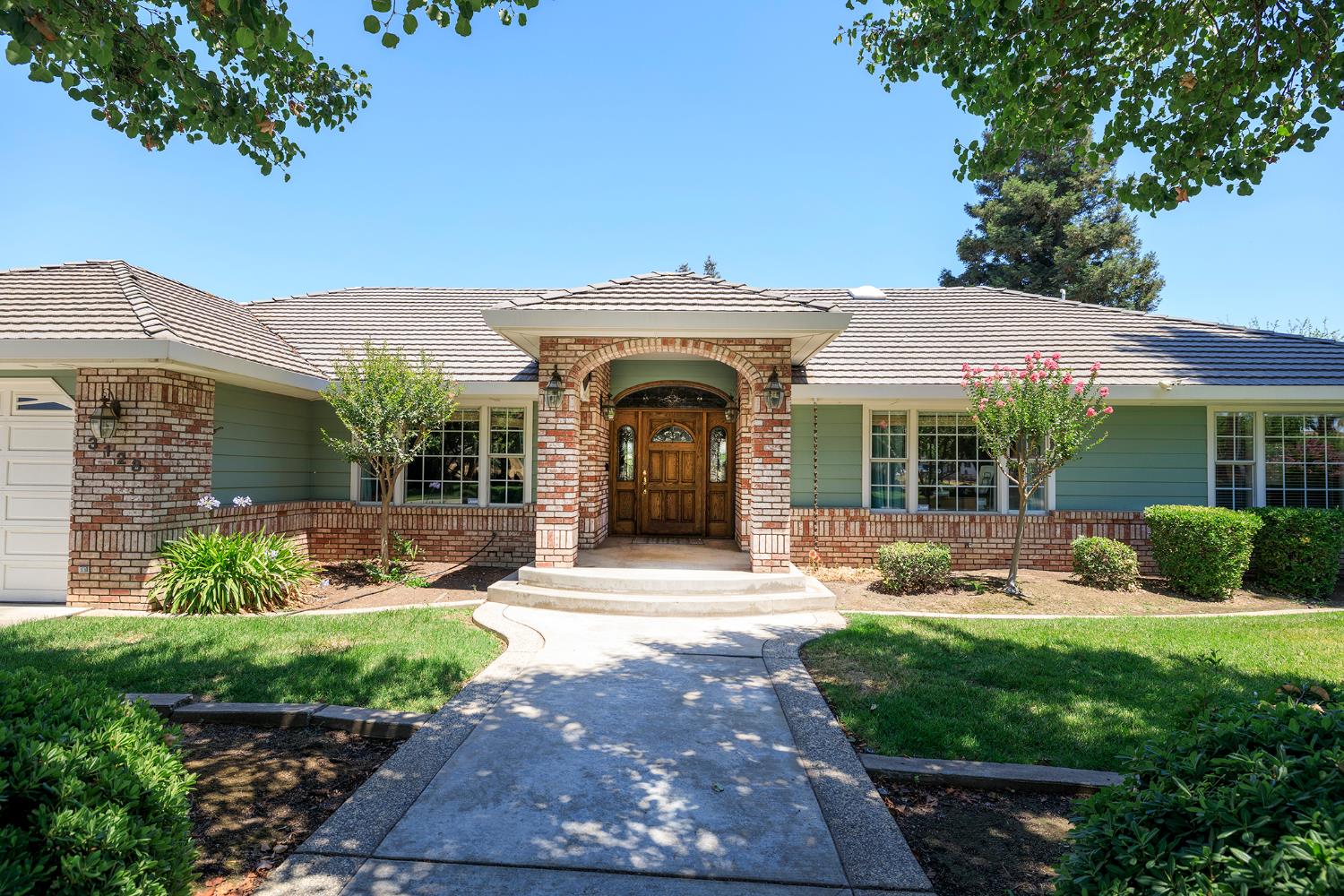 Detail Gallery Image 4 of 68 For 3128 Esta Ave, Modesto,  CA 95355 - 3 Beds | 3 Baths