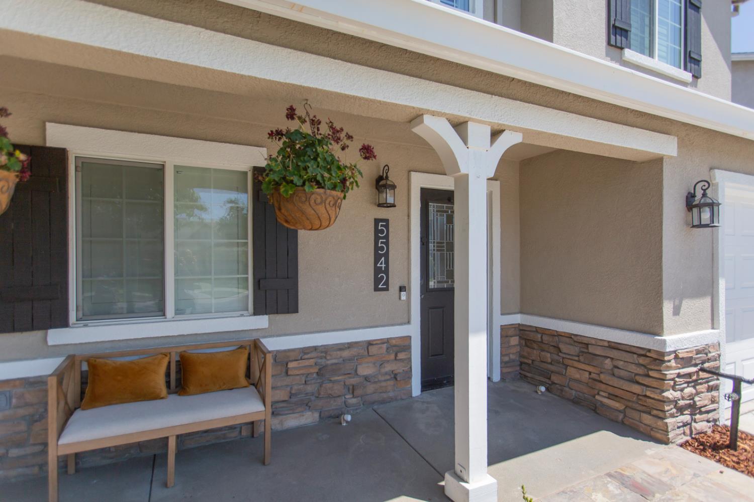 Detail Gallery Image 3 of 31 For 5542 Chancellor Way, Riverbank,  CA 95367 - 3 Beds | 2/1 Baths