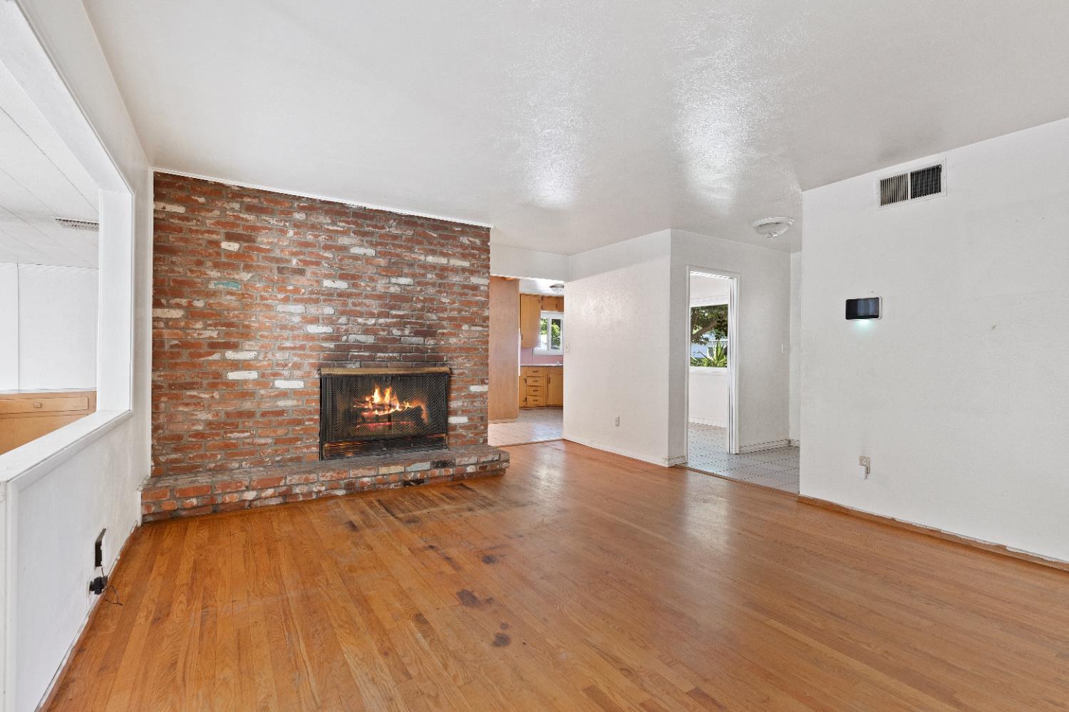 Detail Gallery Image 6 of 34 For 1418 Cypress Ave, Modesto,  CA 95350 - 3 Beds | 2 Baths