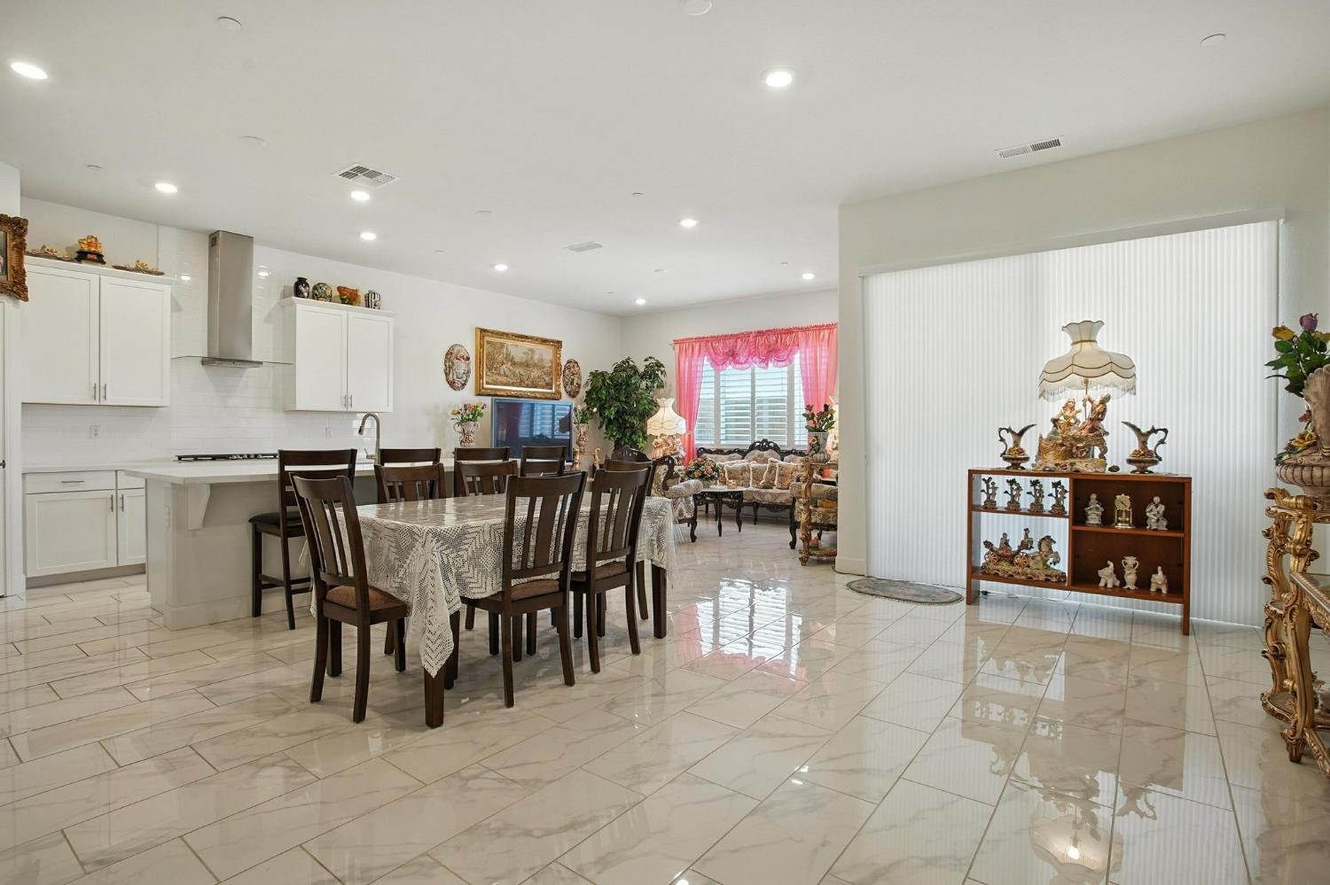 Detail Gallery Image 8 of 36 For 3742 Haymaker Way, Sacramento,  CA 95835 - 3 Beds | 2 Baths
