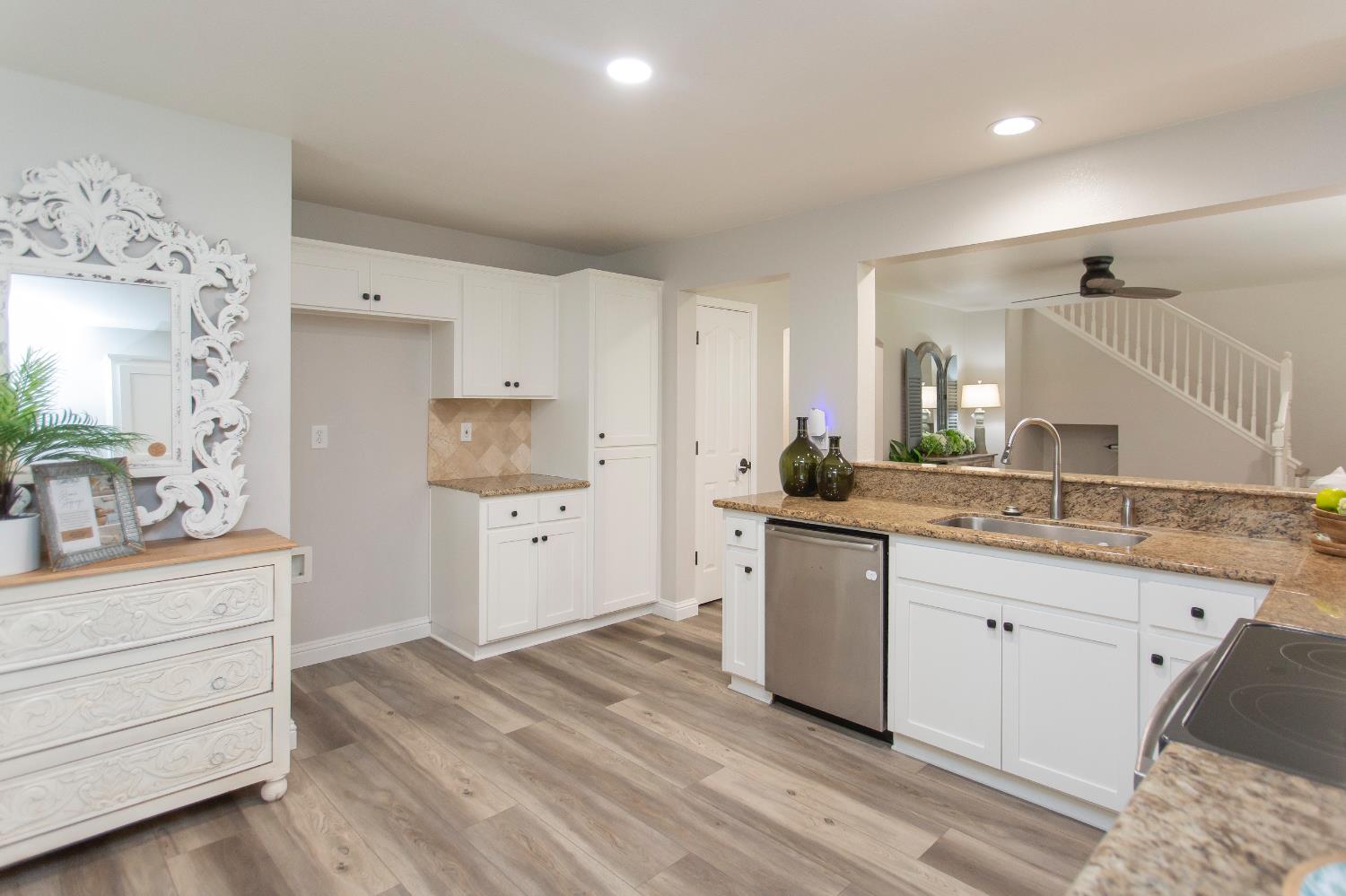 Detail Gallery Image 11 of 31 For 5542 Chancellor Way, Riverbank,  CA 95367 - 3 Beds | 2/1 Baths