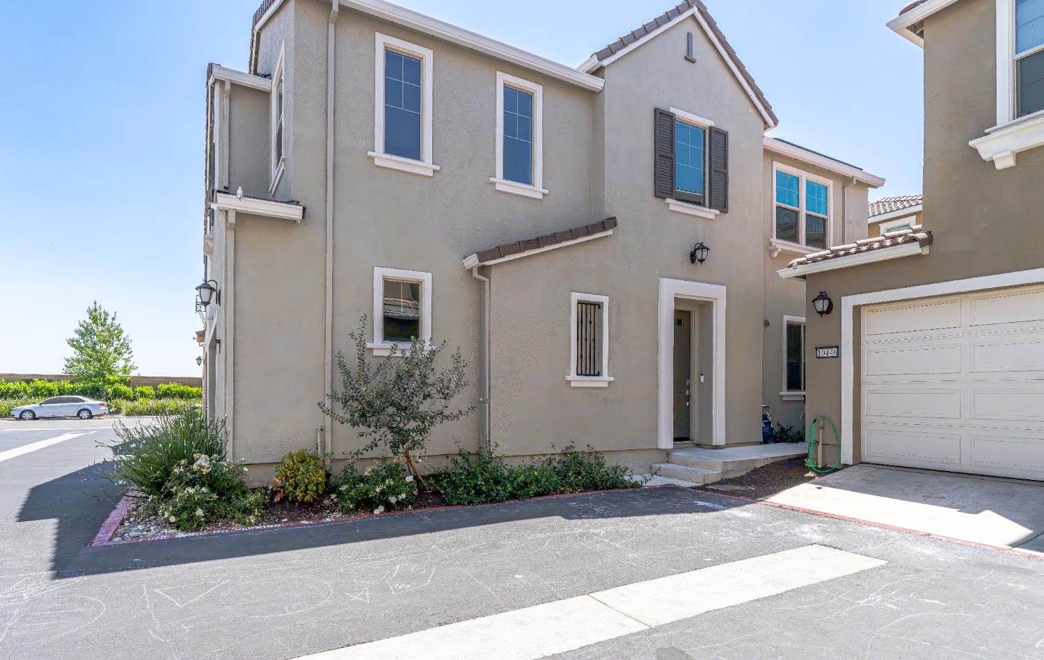 Detail Gallery Image 1 of 53 For 10448 Oboe Way, Elk Grove,  CA 95757 - 3 Beds | 2/1 Baths