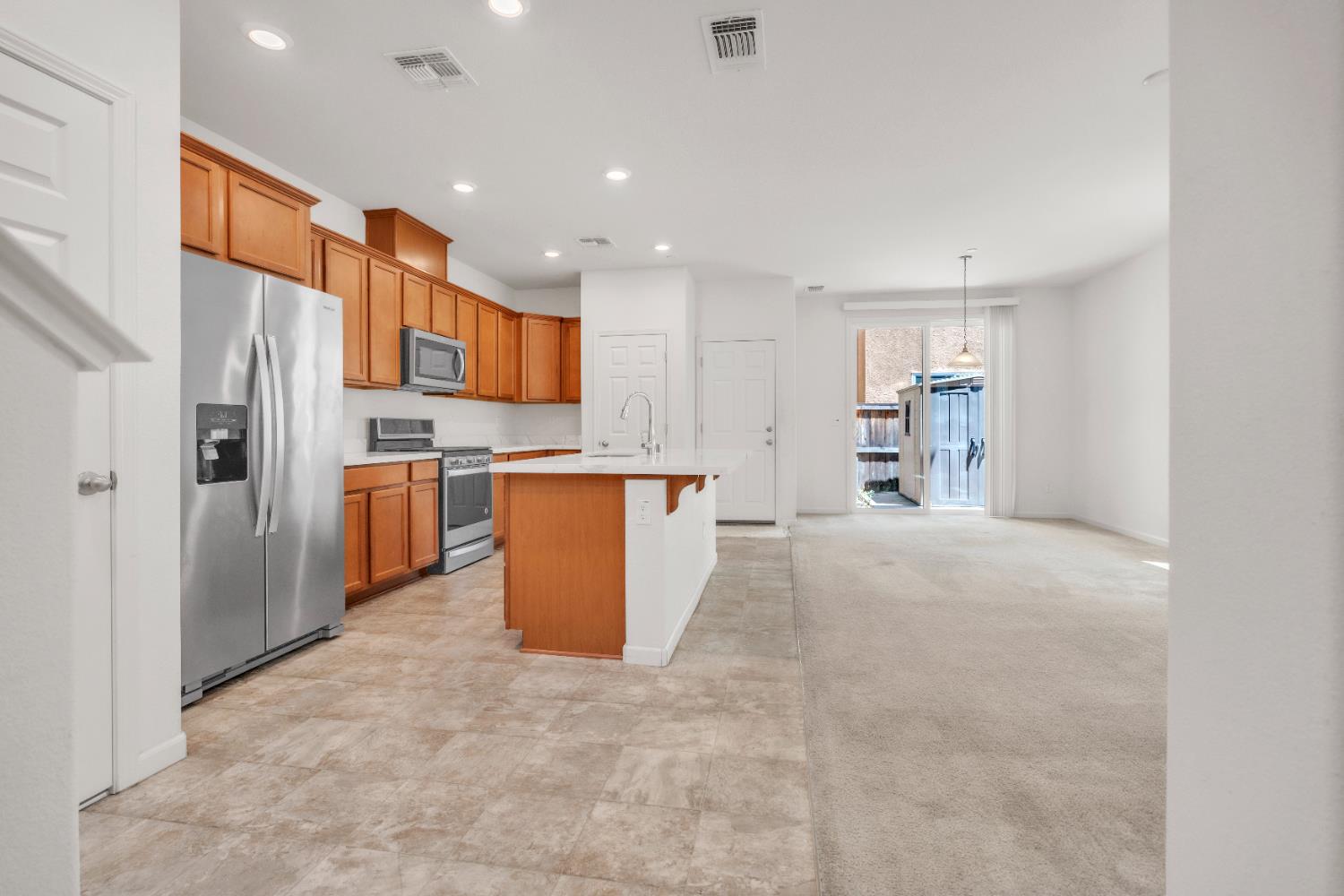 Detail Gallery Image 8 of 35 For 9934 Macabee Ln, Elk Grove,  CA 95757 - 3 Beds | 2/1 Baths