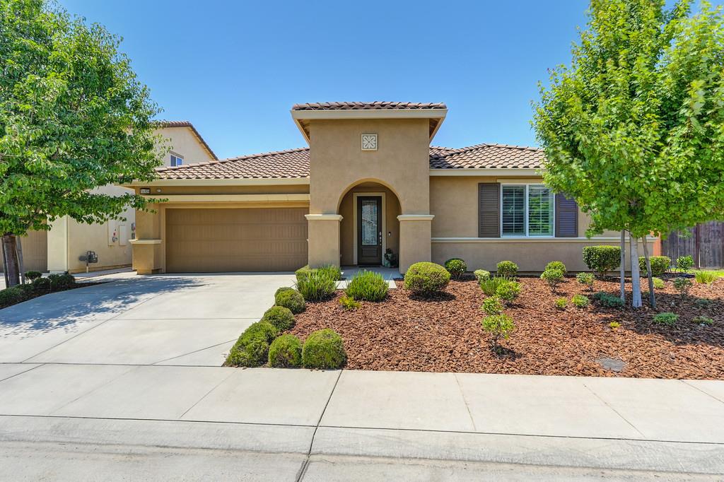 Detail Gallery Image 1 of 43 For 10309 Tempo Way, Elk Grove,  CA 95757 - 4 Beds | 3/1 Baths