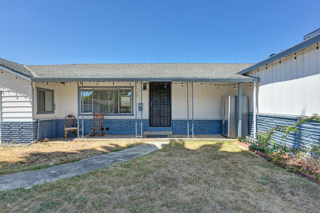 Detail Gallery Image 5 of 35 For 9431 Erwin Ave, Orangevale,  CA 95662 - 3 Beds | 2 Baths