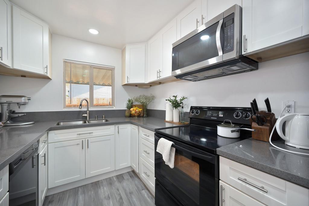 Detail Gallery Image 15 of 35 For 9431 Erwin Ave, Orangevale,  CA 95662 - 3 Beds | 2 Baths