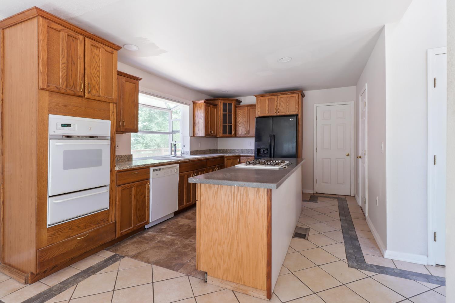 Detail Gallery Image 6 of 27 For 90 Tall Pines Ct, Applegate,  CA 95703 - 3 Beds | 2/1 Baths