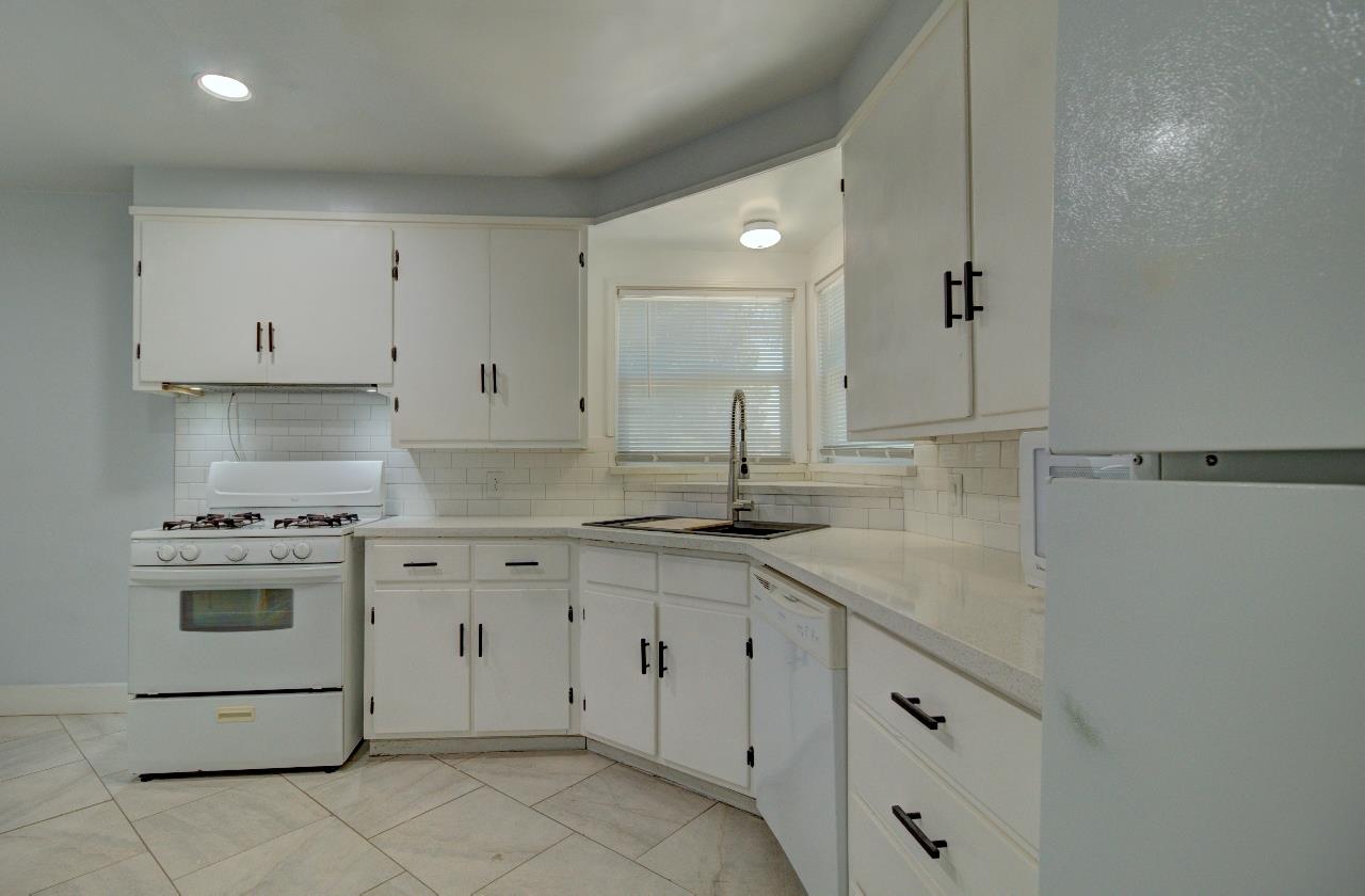 Detail Gallery Image 9 of 33 For 400 Elm Ave, Atwater,  CA 95301 - 4 Beds | 2 Baths