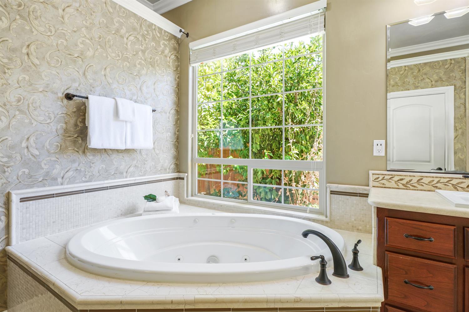 Detail Gallery Image 32 of 65 For 6312 Monument Springs Dr, Rocklin,  CA 95677 - 4 Beds | 3 Baths