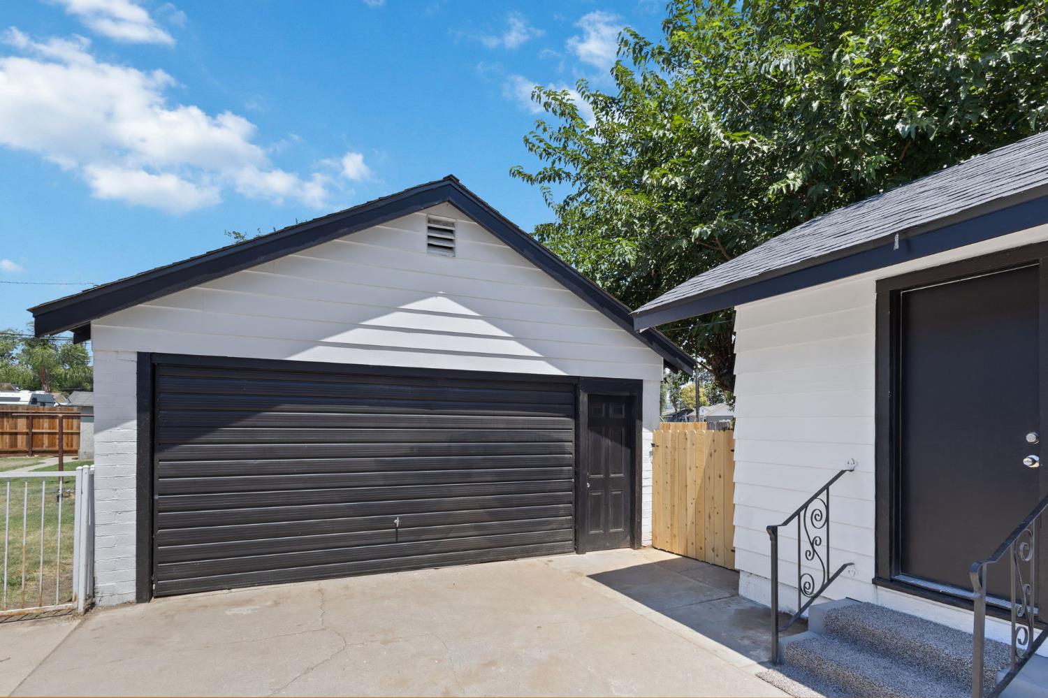 Detail Gallery Image 23 of 27 For 365 E Main St, Merced,  CA 95340 - 3 Beds | 1/1 Baths