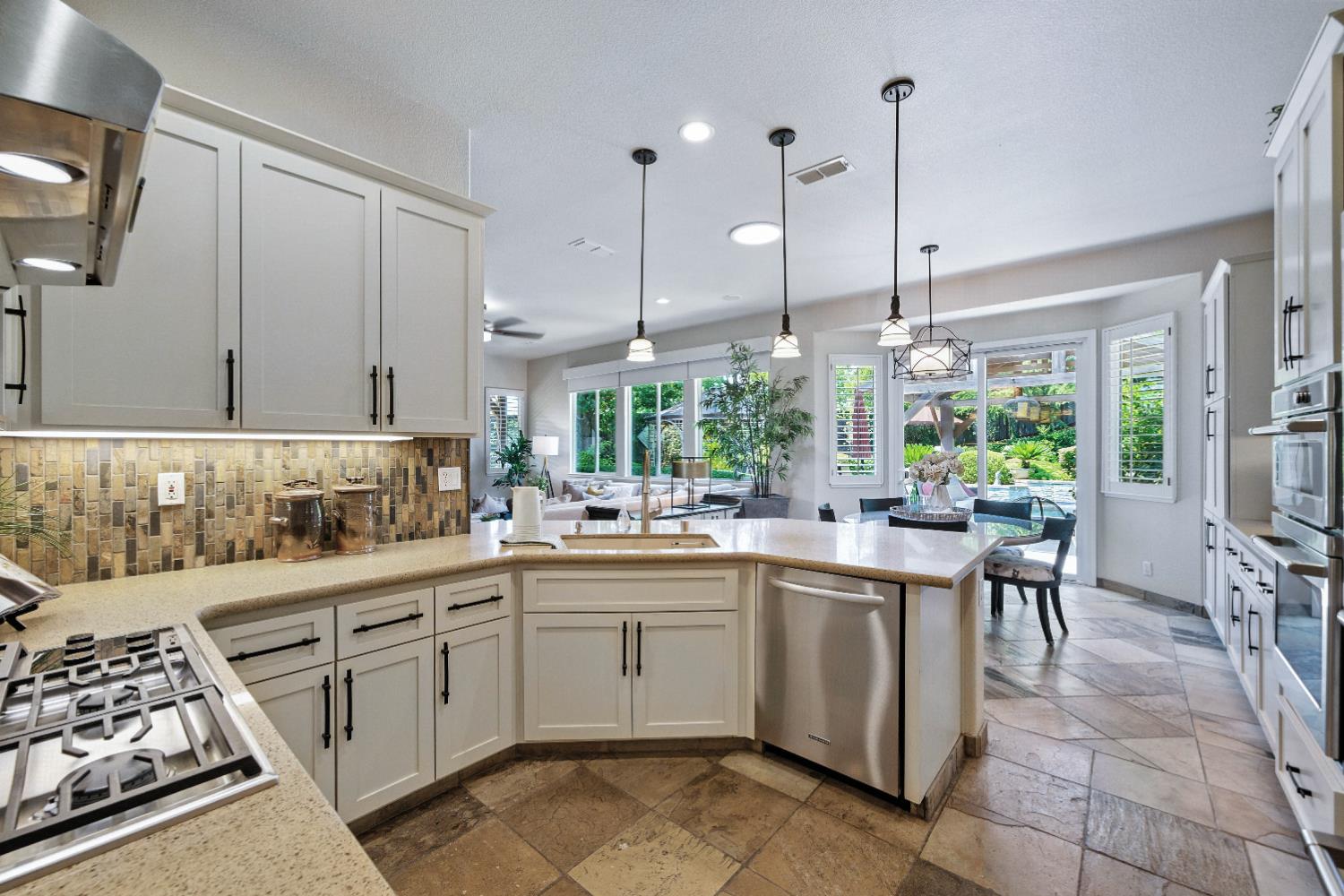 Detail Gallery Image 7 of 78 For 3001 Grasmere Cir, Roseville,  CA 95661 - 2 Beds | 2 Baths