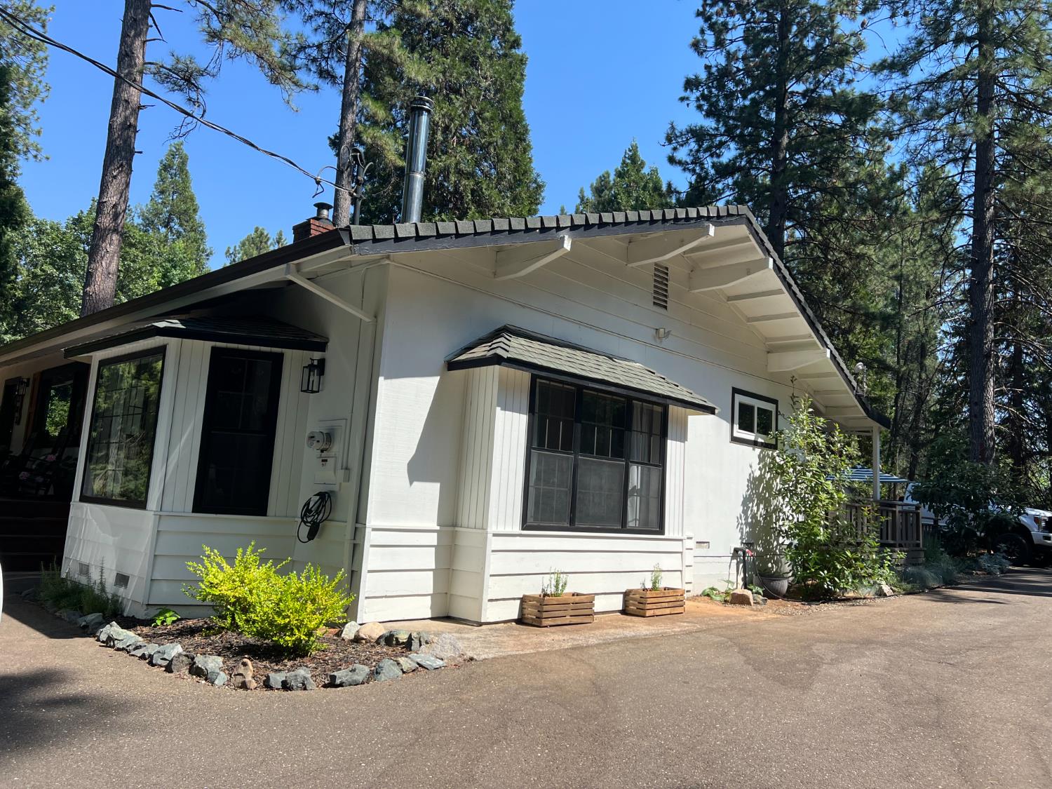 Detail Gallery Image 4 of 12 For 383 Alpine Dr, Colfax,  CA 95713 - 2 Beds | 2 Baths