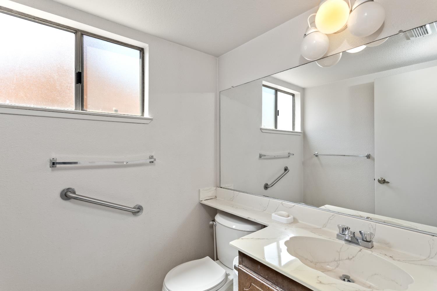 Detail Gallery Image 11 of 26 For 9251 Carla Way, Sacramento,  CA 95826 - 4 Beds | 2/1 Baths