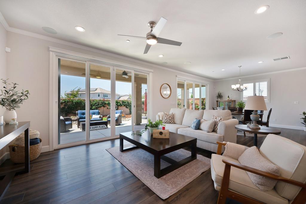 Detail Gallery Image 4 of 43 For 10309 Tempo Way, Elk Grove,  CA 95757 - 4 Beds | 3/1 Baths