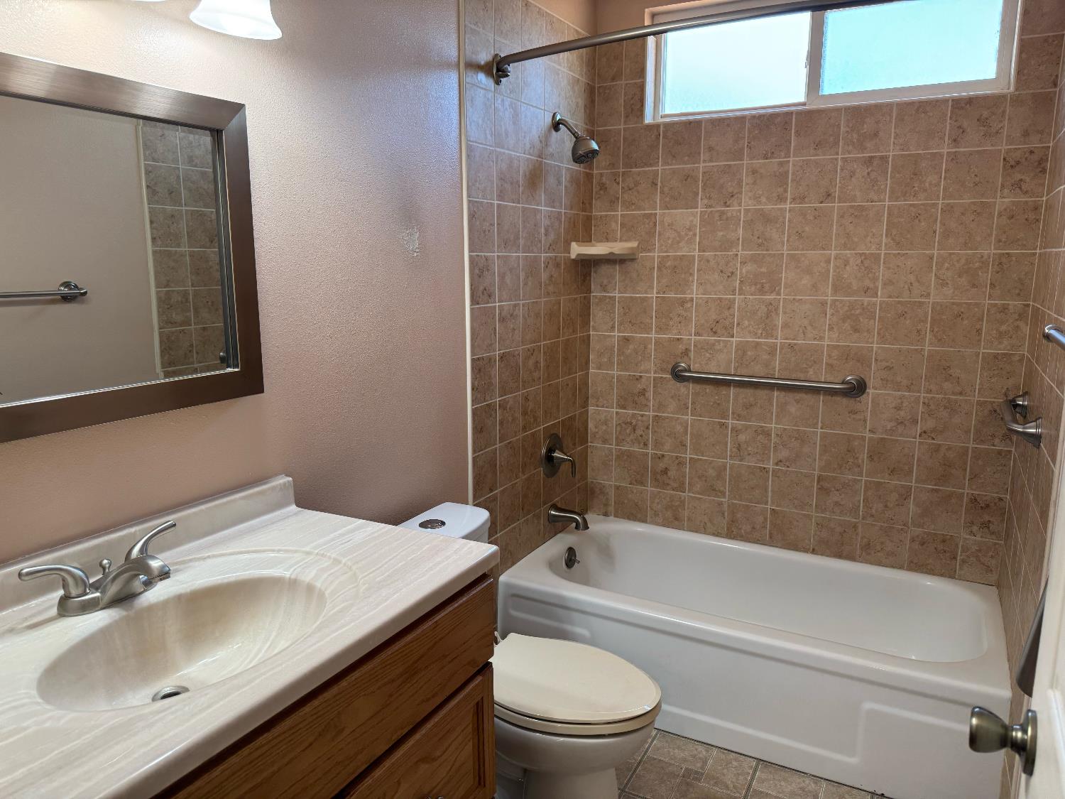 Detail Gallery Image 13 of 19 For 1353 Villa Dr, Merced,  CA 95340 - 3 Beds | 2 Baths