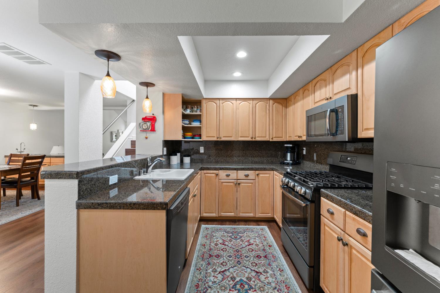 Detail Gallery Image 2 of 21 For 7522 Creekridge Ln, Citrus Heights,  CA 95610 - 3 Beds | 3 Baths