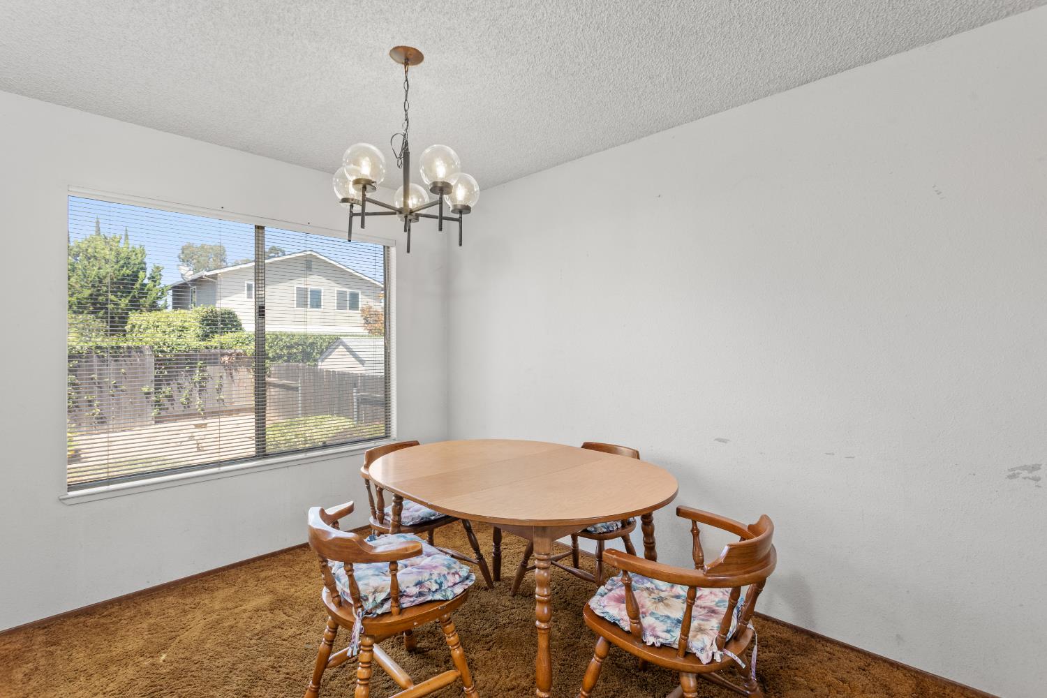 Detail Gallery Image 12 of 26 For 9251 Carla Way, Sacramento,  CA 95826 - 4 Beds | 2/1 Baths