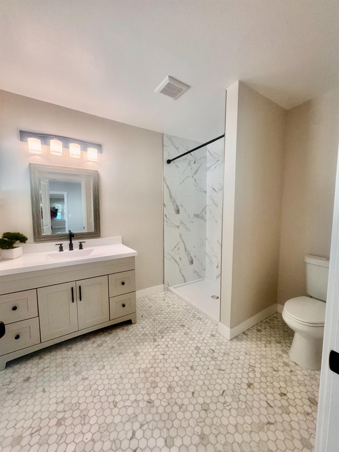 Detail Gallery Image 13 of 32 For 5230 North Ave, Carmichael,  CA 95608 - 3 Beds | 2 Baths