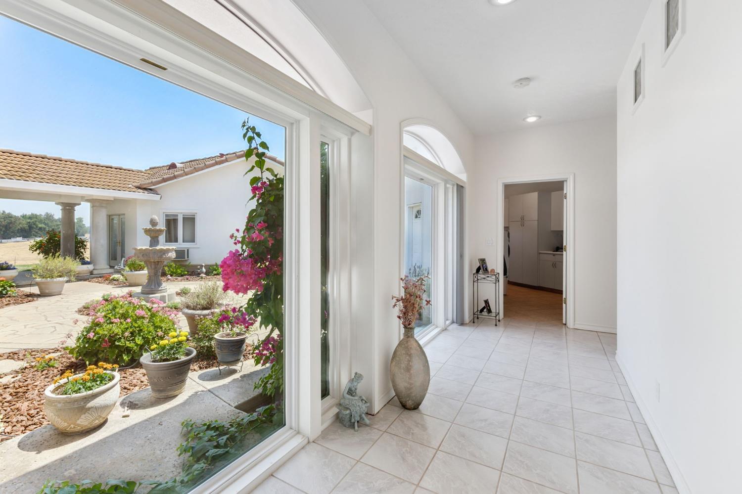 Detail Gallery Image 8 of 51 For 11255 Green Rd, Wilton,  CA 95693 - 4 Beds | 3/1 Baths