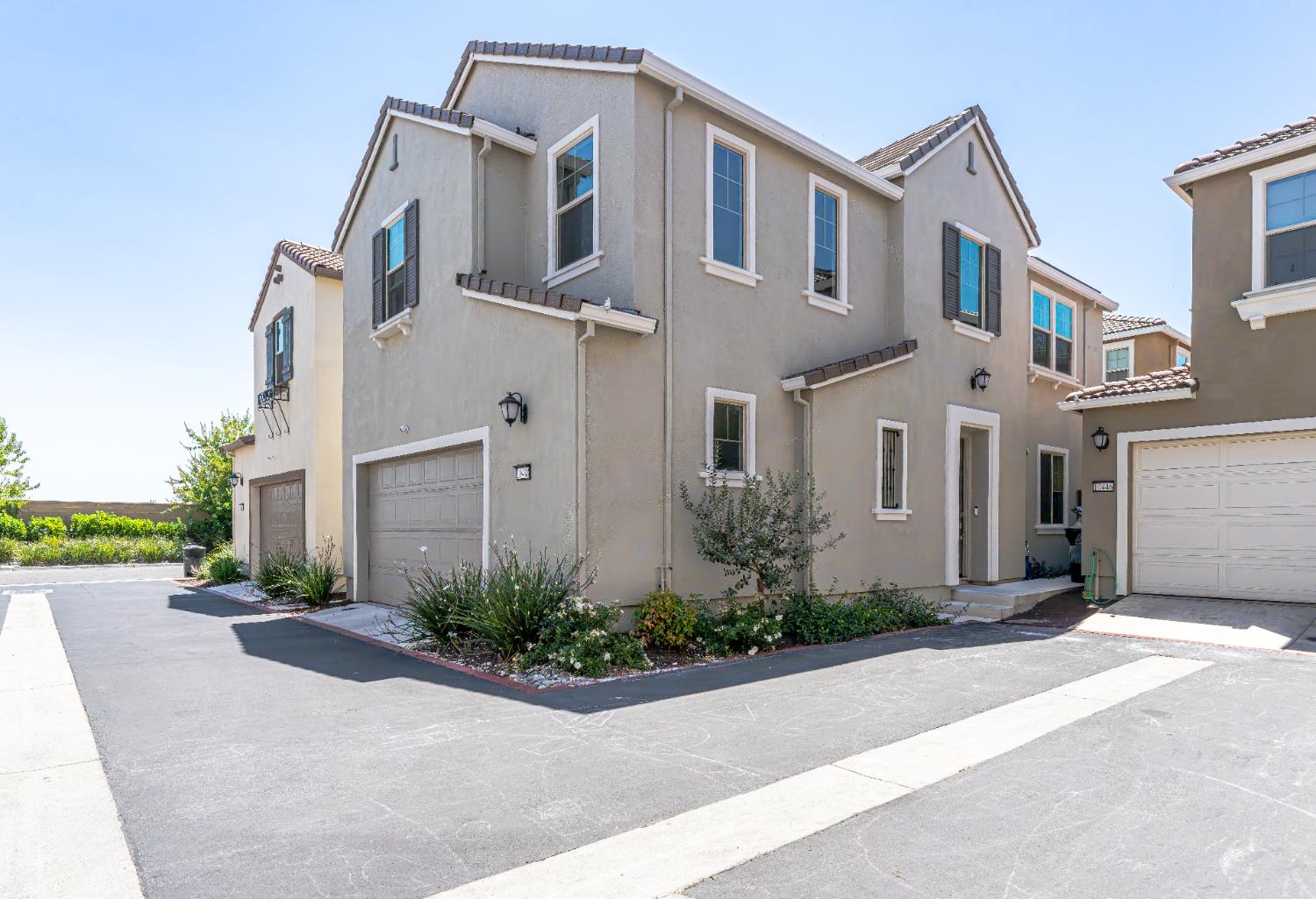 Detail Gallery Image 5 of 53 For 10448 Oboe Way, Elk Grove,  CA 95757 - 3 Beds | 2/1 Baths