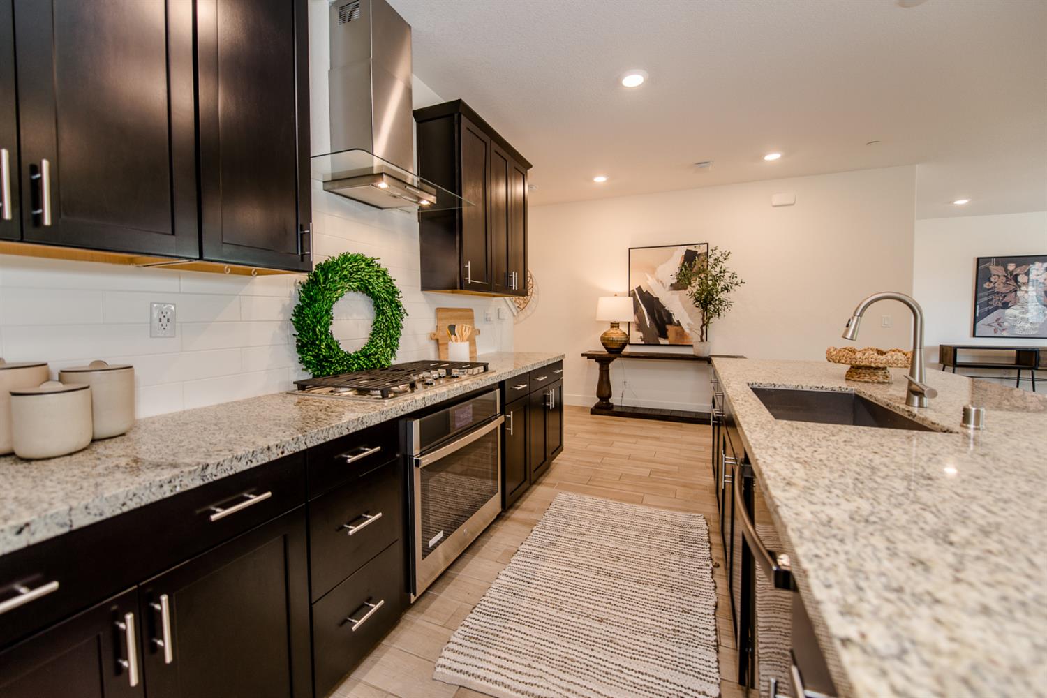 Detail Gallery Image 8 of 37 For 2751 Brookshire Cir, Woodland,  CA 95776 - 5 Beds | 3 Baths