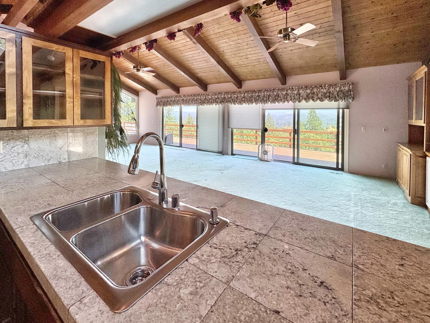Detail Gallery Image 6 of 38 For 16169 Tina Ct, Grass Valley,  CA 95945 - 3 Beds | 3 Baths