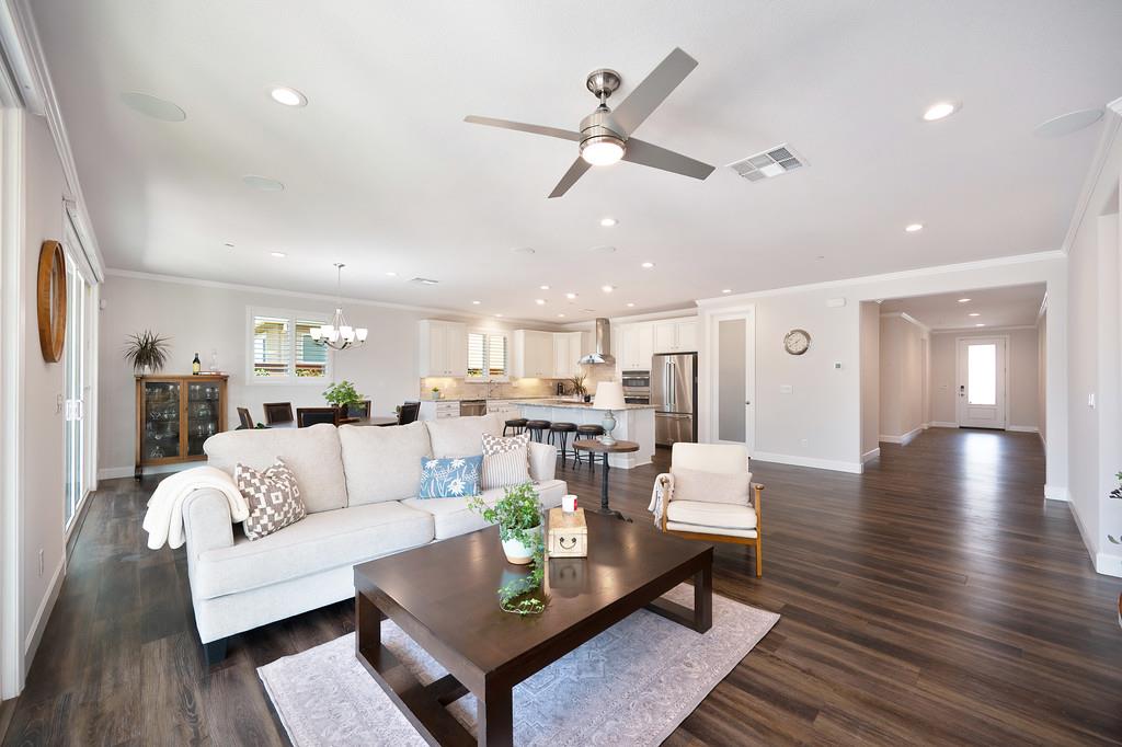 Detail Gallery Image 6 of 43 For 10309 Tempo Way, Elk Grove,  CA 95757 - 4 Beds | 3/1 Baths