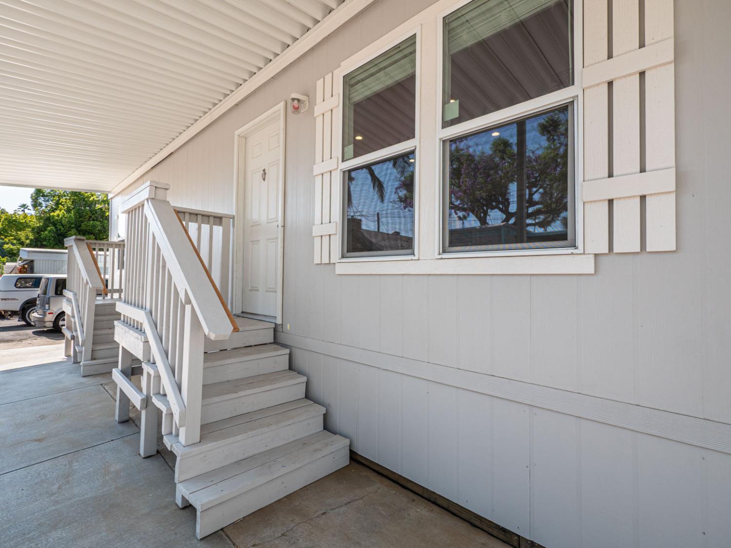 Detail Gallery Image 3 of 23 For 10711 Sherman Grove Ave 26, Sunland,  CA 91040 - 2 Beds | 2 Baths