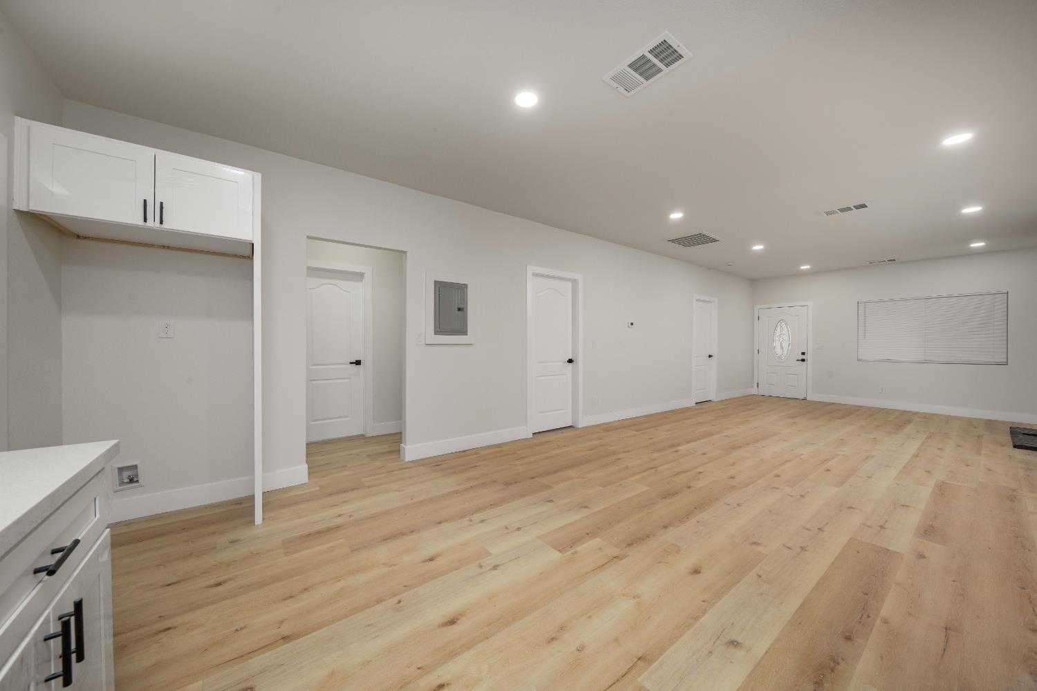 Detail Gallery Image 16 of 38 For 644 N Airport Way, Stockton,  CA 95205 - 3 Beds | 2 Baths
