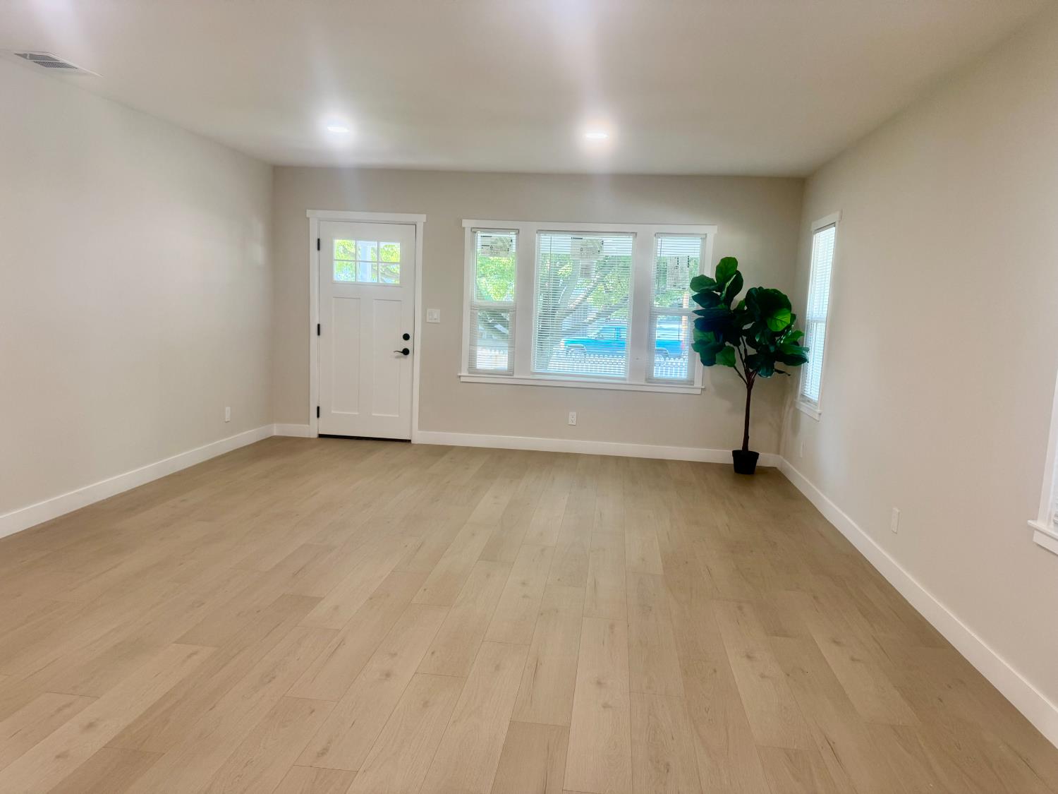 Detail Gallery Image 11 of 32 For 5230 North Ave, Carmichael,  CA 95608 - 3 Beds | 2 Baths