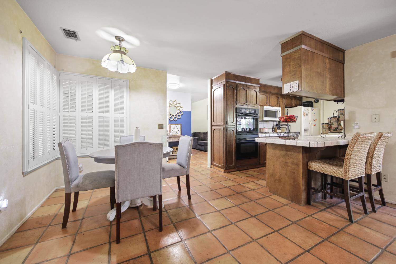 Detail Gallery Image 10 of 30 For 2962 Smoke Tree Cir, Stockton,  CA 95209 - 3 Beds | 2 Baths