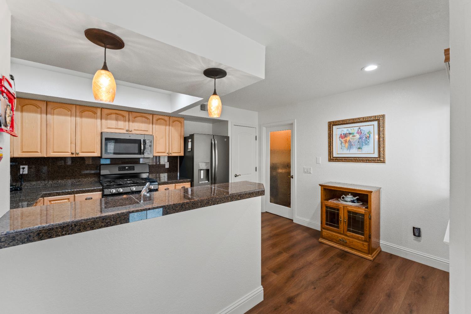Detail Gallery Image 4 of 21 For 7522 Creekridge Ln, Citrus Heights,  CA 95610 - 3 Beds | 3 Baths