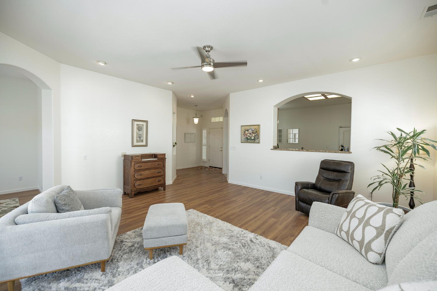 Detail Gallery Image 5 of 35 For 157 Little Johns Creek Dr, Oakdale,  CA 95361 - 2 Beds | 2 Baths