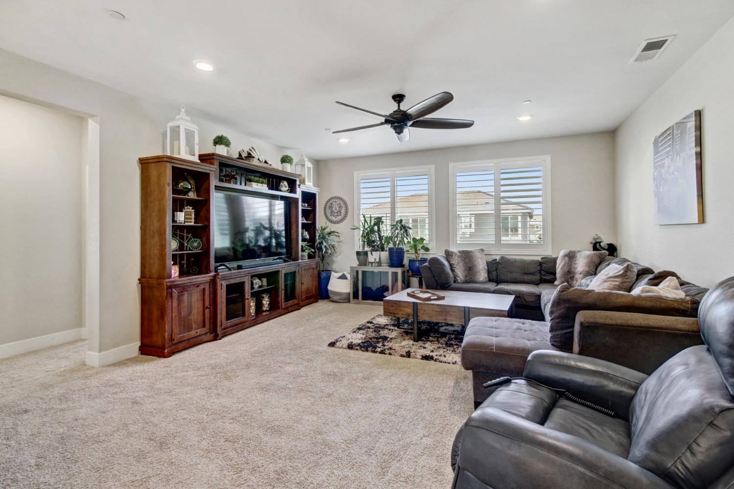 Detail Gallery Image 37 of 88 For 9940 Lorae Way, Elk Grove,  CA 95624 - 4 Beds | 3 Baths