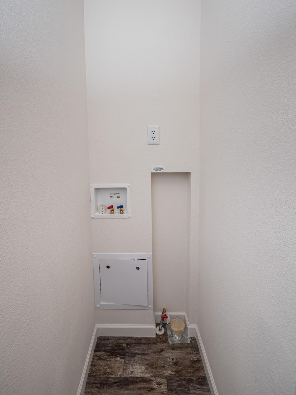Detail Gallery Image 15 of 23 For 10711 Sherman Grove Ave 26, Sunland,  CA 91040 - 2 Beds | 2 Baths