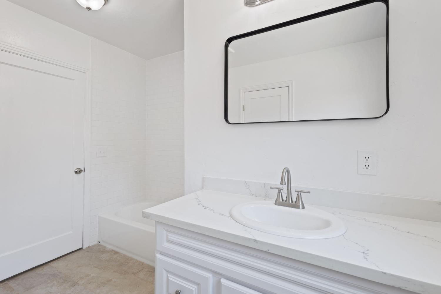 Detail Gallery Image 18 of 27 For 365 E Main St, Merced,  CA 95340 - 3 Beds | 1/1 Baths