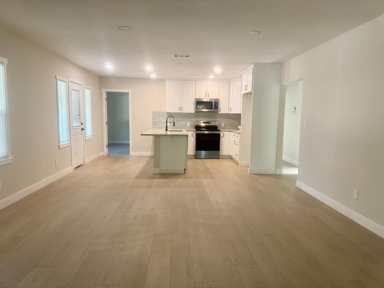 Detail Gallery Image 5 of 32 For 5230 North Ave, Carmichael,  CA 95608 - 3 Beds | 2 Baths