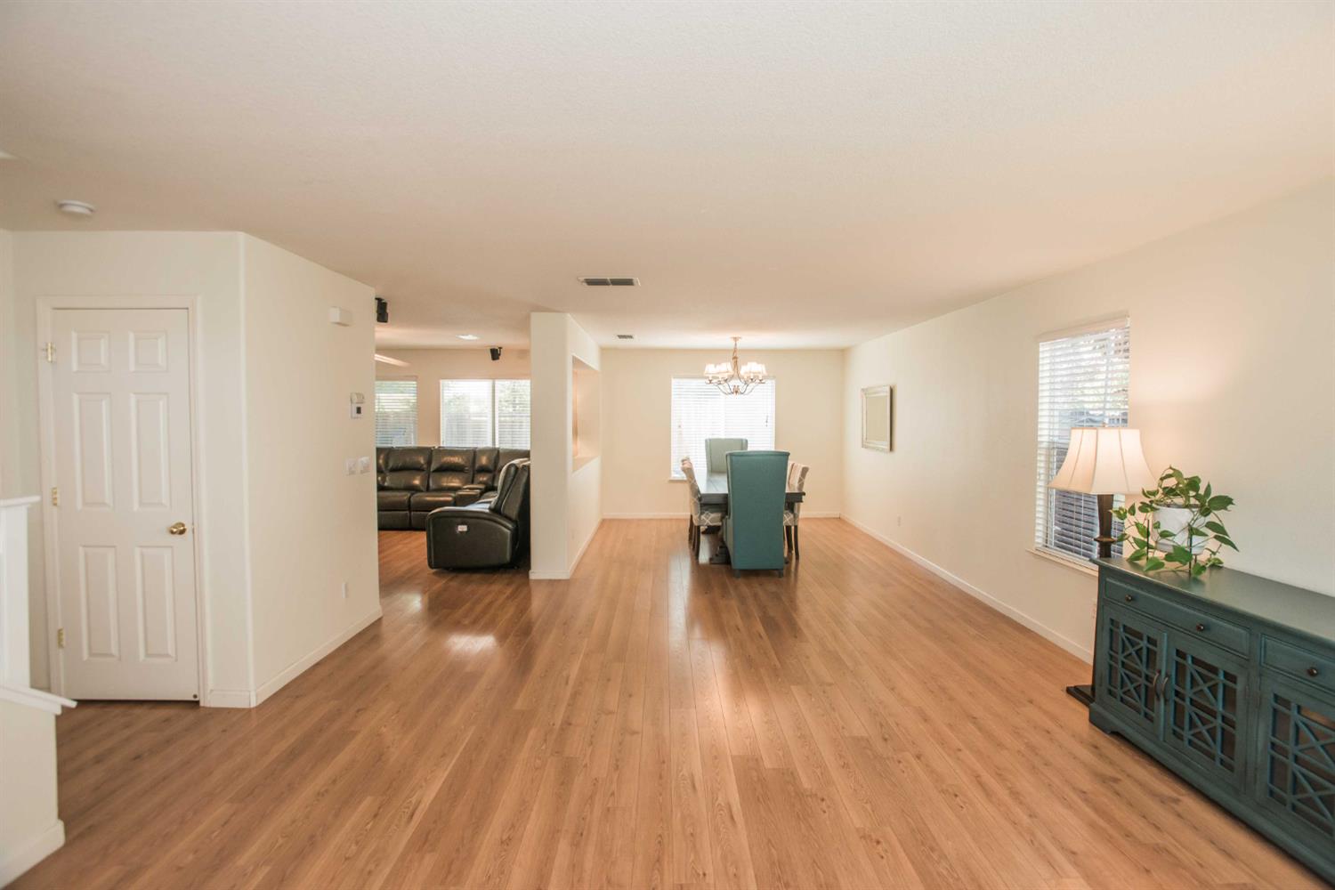 Detail Gallery Image 7 of 68 For 2210 Arnold Dr, Rocklin,  CA 95765 - 4 Beds | 2/1 Baths