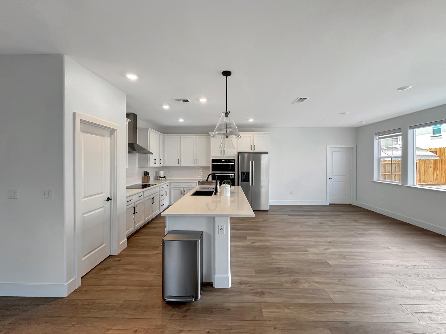 Detail Gallery Image 5 of 18 For 3279 Orso Grande St, Manteca,  CA 95337 - 5 Beds | 3/1 Baths