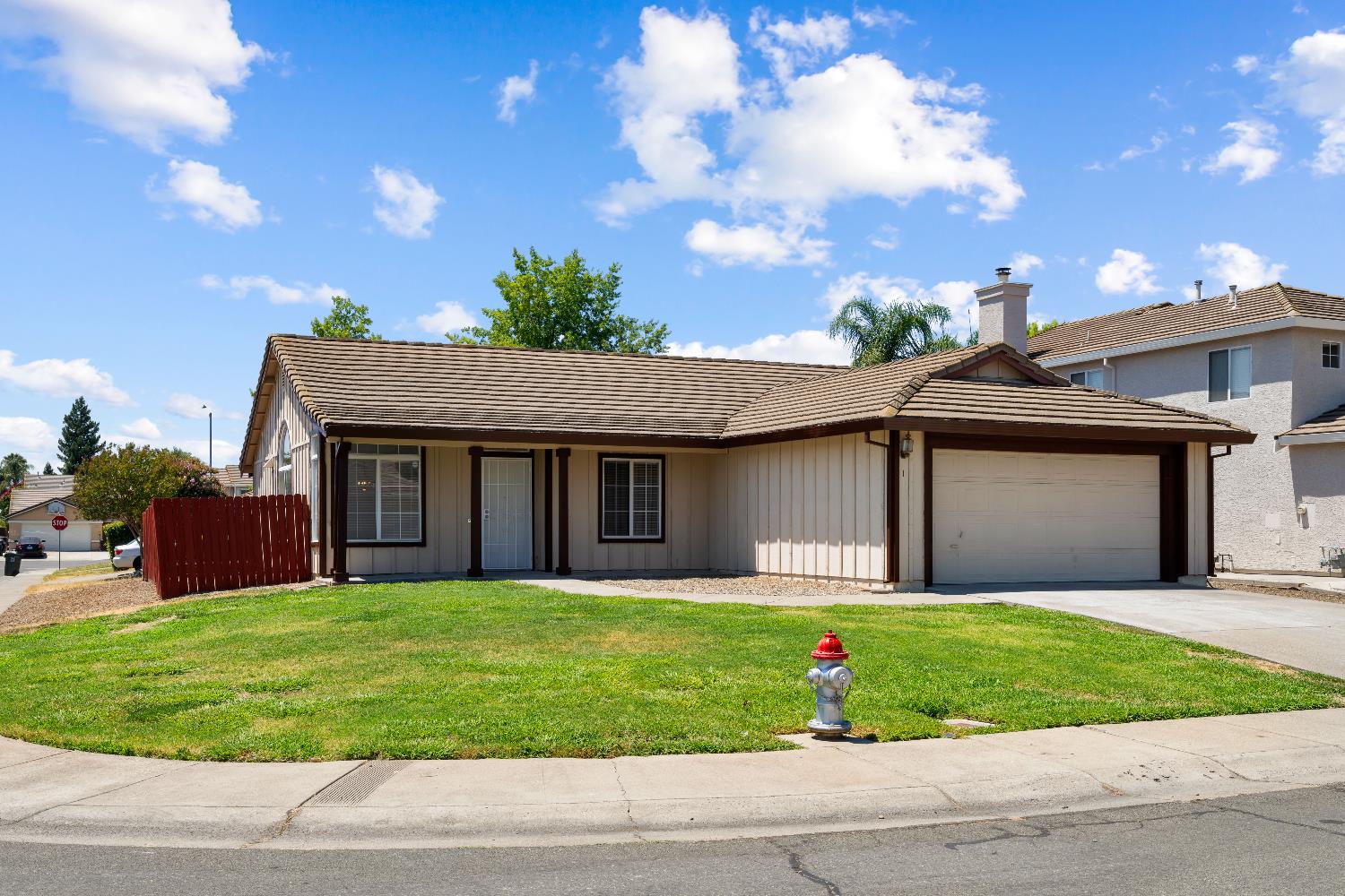 Detail Gallery Image 3 of 33 For 1 Afton Ct, Sacramento,  CA 95823 - 3 Beds | 2 Baths