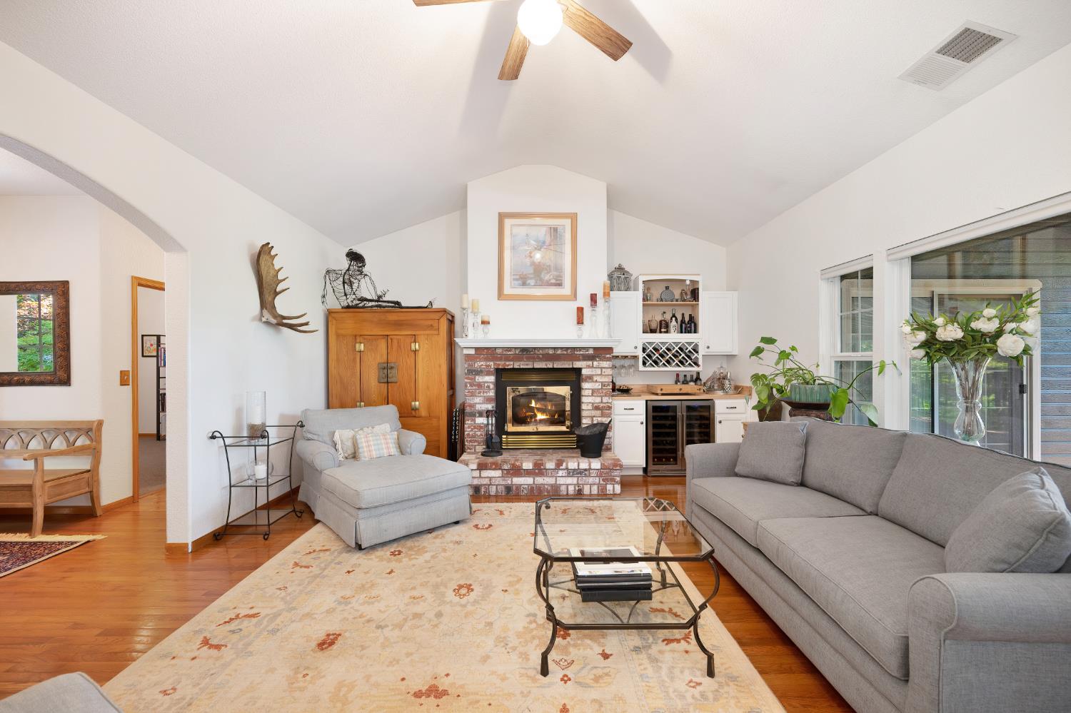 Detail Gallery Image 12 of 93 For 3505 Manzana Ct, Camino,  CA 95709 - 4 Beds | 2 Baths