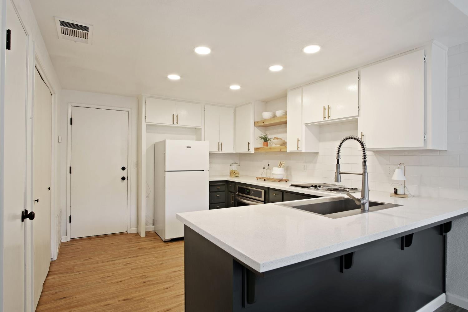 Detail Gallery Image 8 of 47 For 3350 M St #30,  Merced,  CA 95348 - 2 Beds | 1/1 Baths