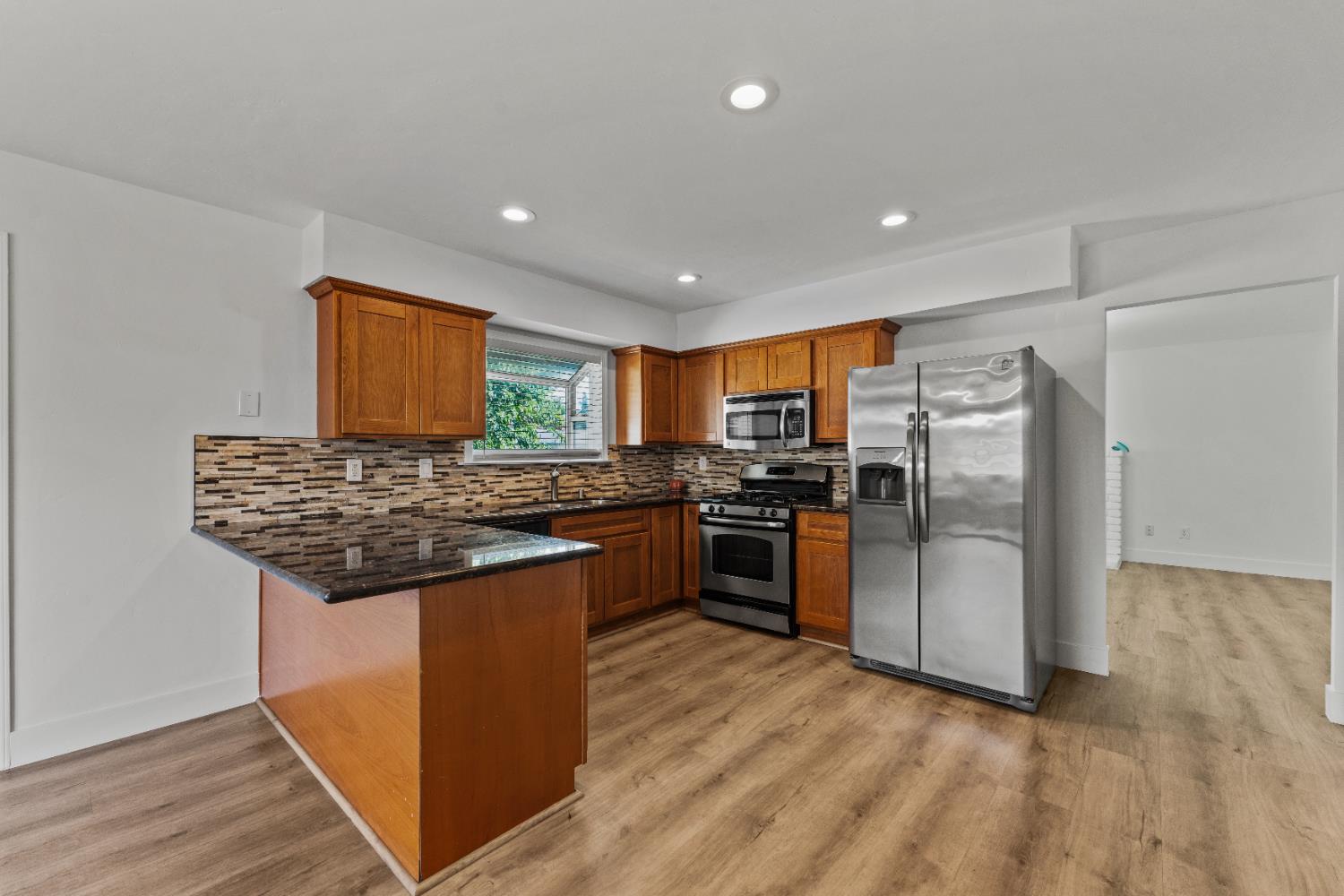 Detail Gallery Image 8 of 25 For 6413 Cheltenham Way, Citrus Heights,  CA 95621 - 3 Beds | 1 Baths