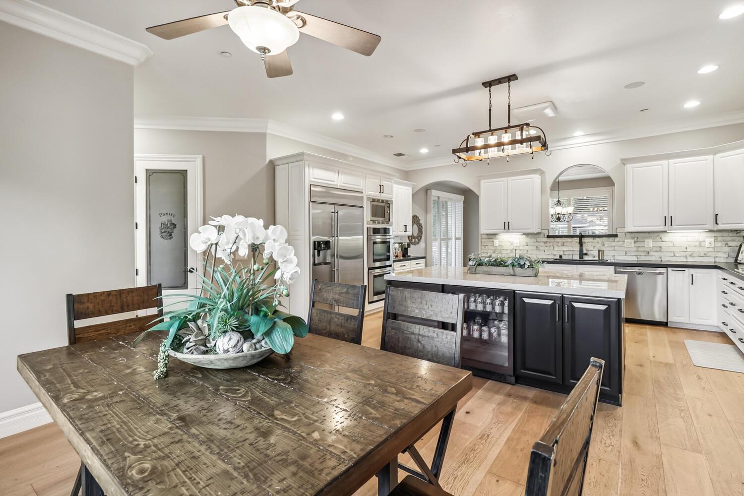 Detail Gallery Image 28 of 72 For 4900 Saint Augustine Dr, Elk Grove,  CA 95758 - 4 Beds | 4 Baths