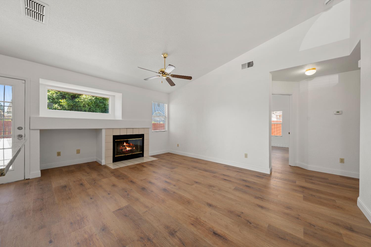 Detail Gallery Image 6 of 33 For 1 Afton Ct, Sacramento,  CA 95823 - 3 Beds | 2 Baths
