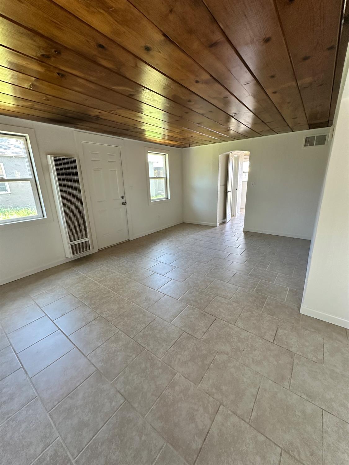 Detail Gallery Image 27 of 28 For 917 9th St, Turlock,  CA 95380 - 5 Beds | 3 Baths